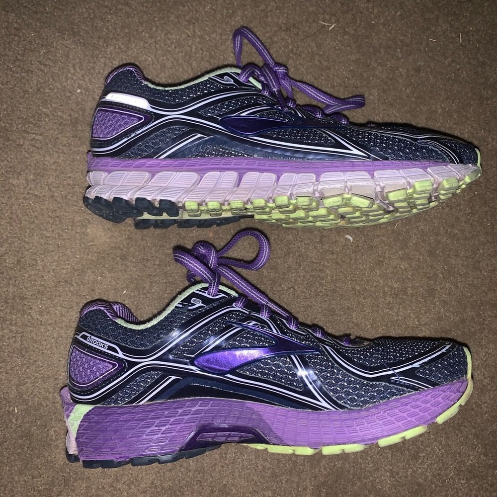 Women’s Brooks Size 7